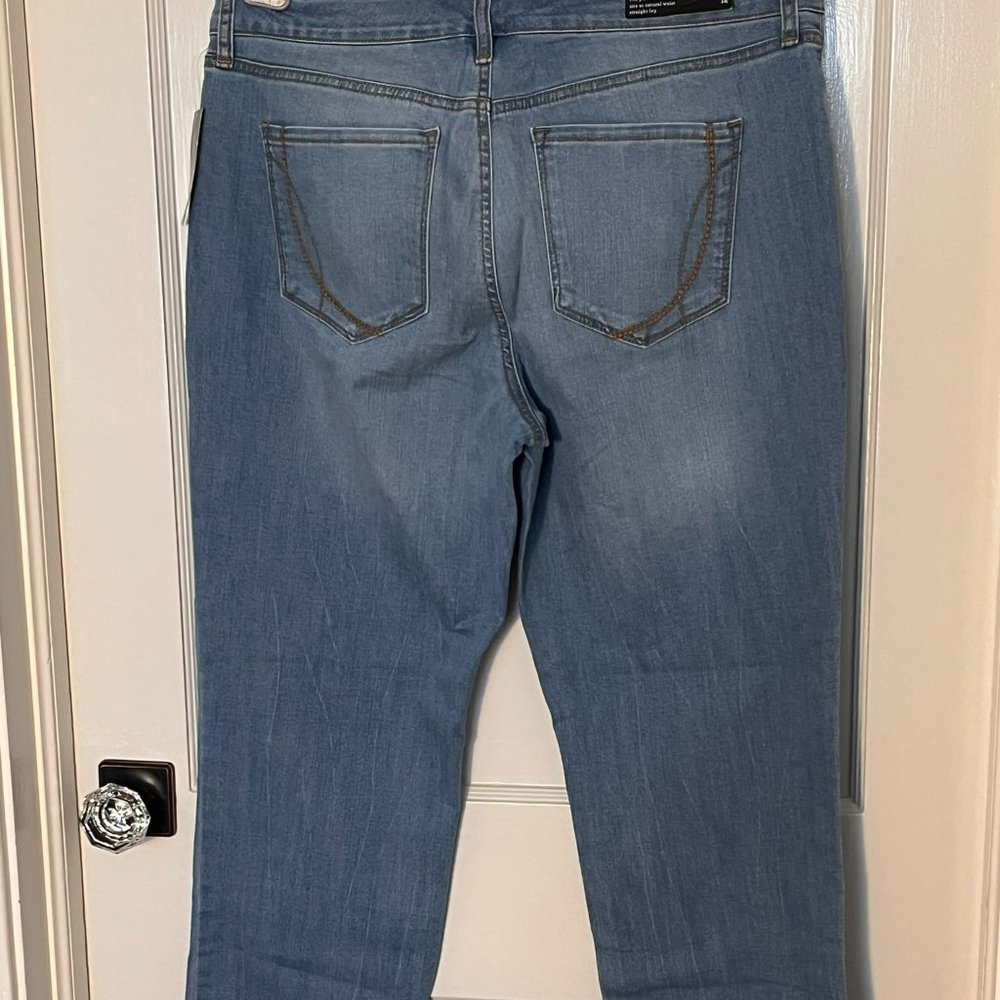 #115 NWT Bandolino Mandie Straight Leg Jeans